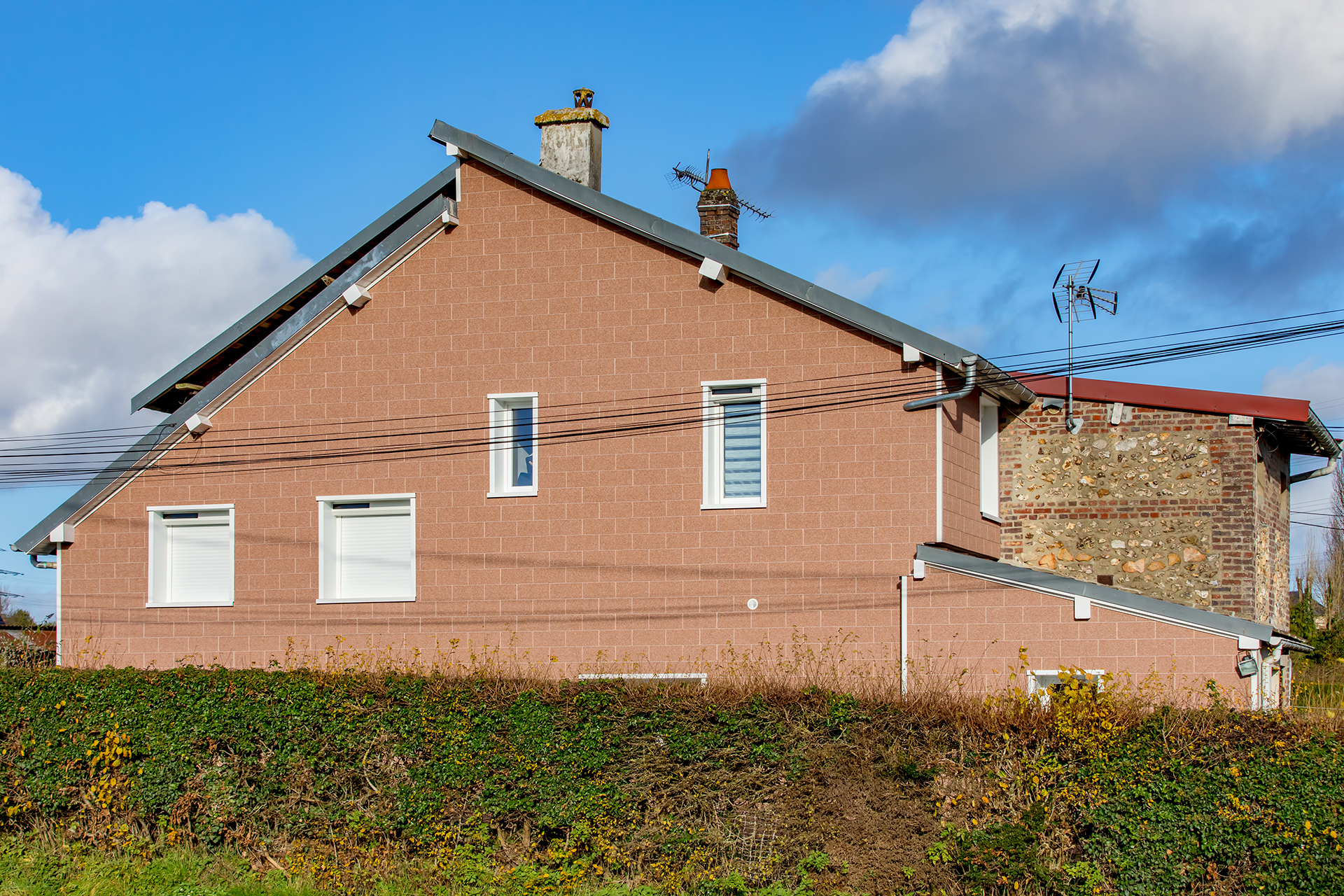 Isolation extérieure à Saint-Ouen de Thouberville pour une maison d'architecte